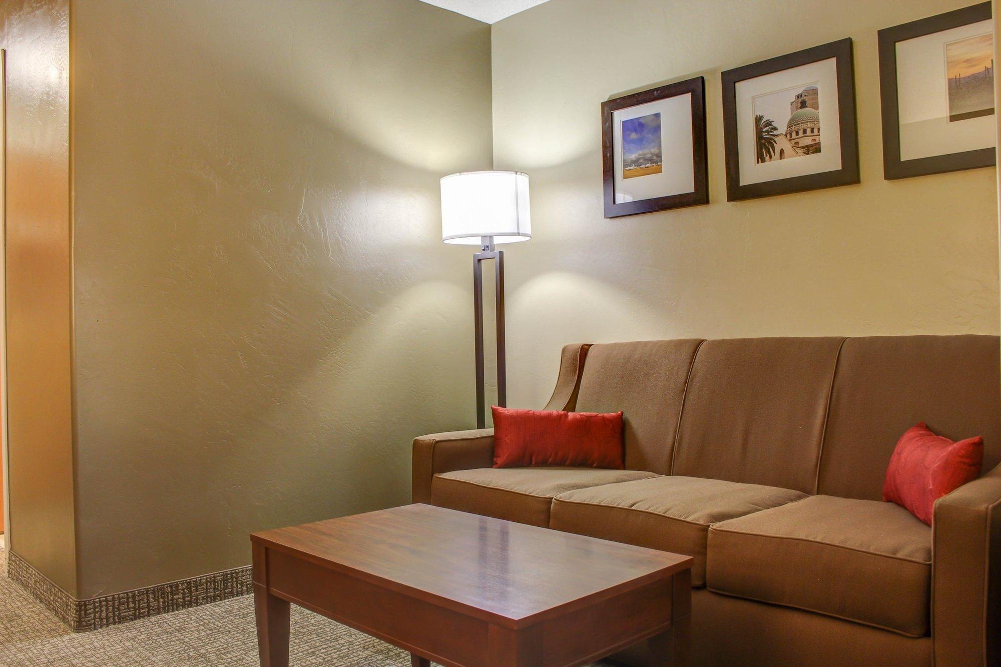 Spark By Hilton Tucson Airport Exterior photo